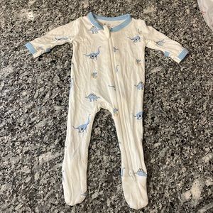 Kyte baby boy preemie outfit with dinosaurs!